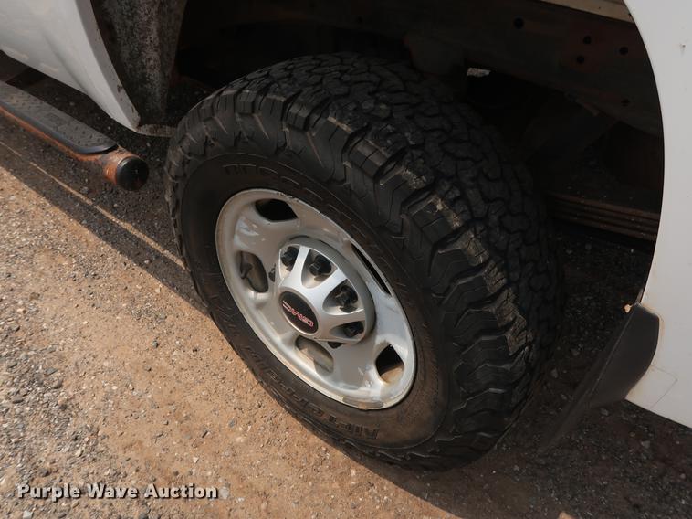 image for item DG4002 2011 GMC Sierra 2500HD Ext. Cab pickup truck