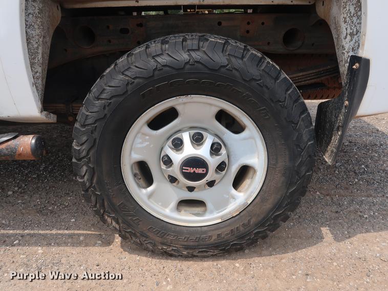 image for item DG4002 2011 GMC Sierra 2500HD Ext. Cab pickup truck