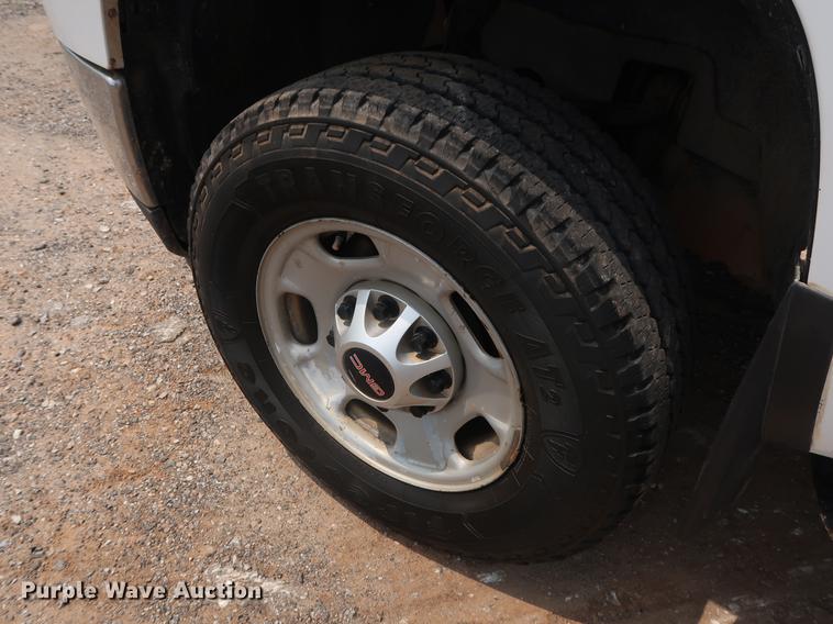 image for item DG4002 2011 GMC Sierra 2500HD Ext. Cab pickup truck