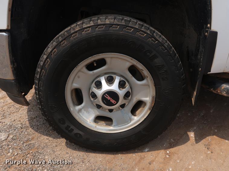 image for item DG4002 2011 GMC Sierra 2500HD Ext. Cab pickup truck