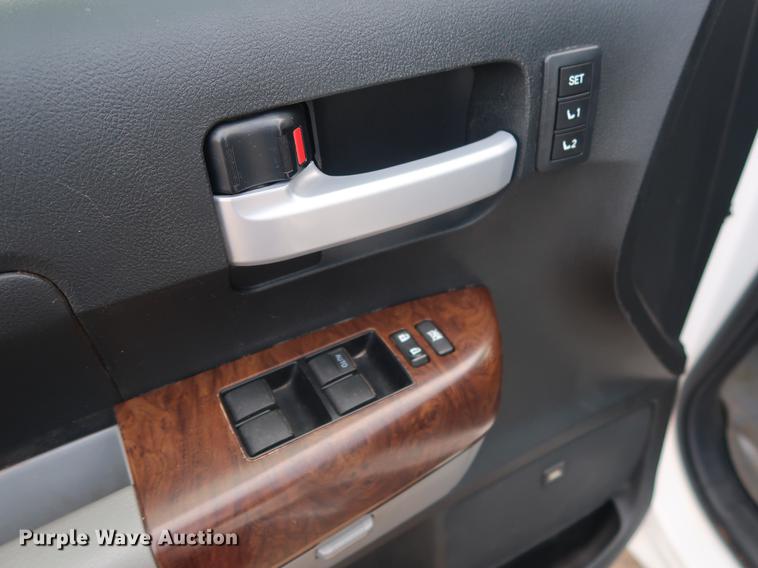 image for item DG4004 2011 Toyota Tundra Limited CrewMax pickup truck