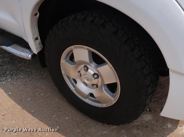 image for item DG4004 2011 Toyota Tundra Limited CrewMax pickup truck