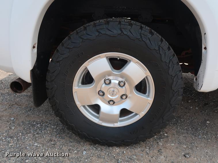 image for item DG4004 2011 Toyota Tundra Limited CrewMax pickup truck