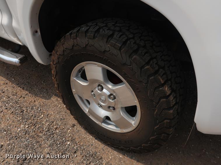 image for item DG4004 2011 Toyota Tundra Limited CrewMax pickup truck