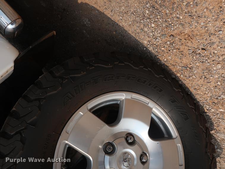 image for item DG4004 2011 Toyota Tundra Limited CrewMax pickup truck