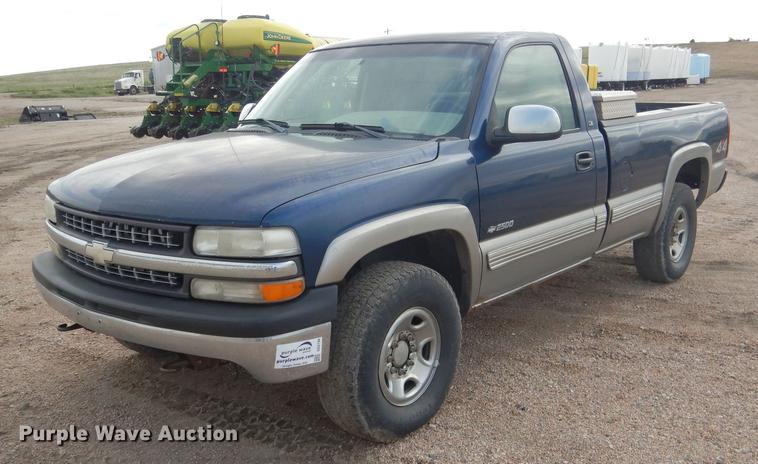 image for item DG5794 2000 Chevrolet Silverado 2500 pickup truck