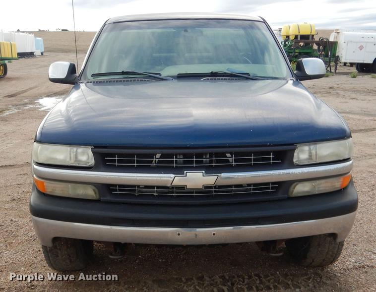 image for item DG5794 2000 Chevrolet Silverado 2500 pickup truck