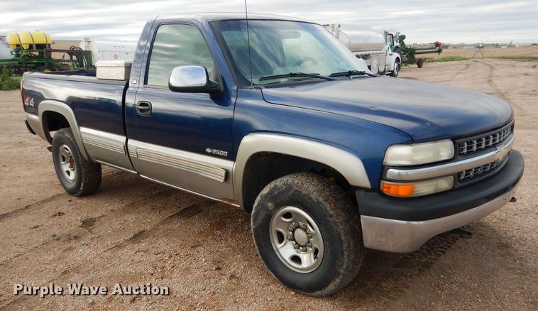 image for item DG5794 2000 Chevrolet Silverado 2500 pickup truck