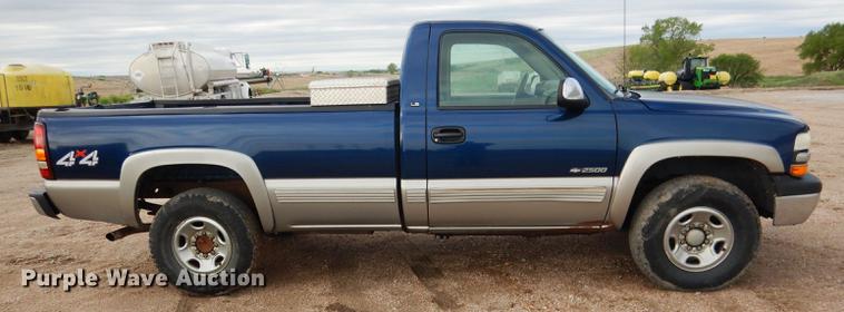 image for item DG5794 2000 Chevrolet Silverado 2500 pickup truck