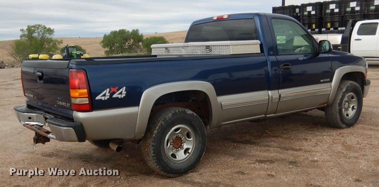 image for item DG5794 2000 Chevrolet Silverado 2500 pickup truck
