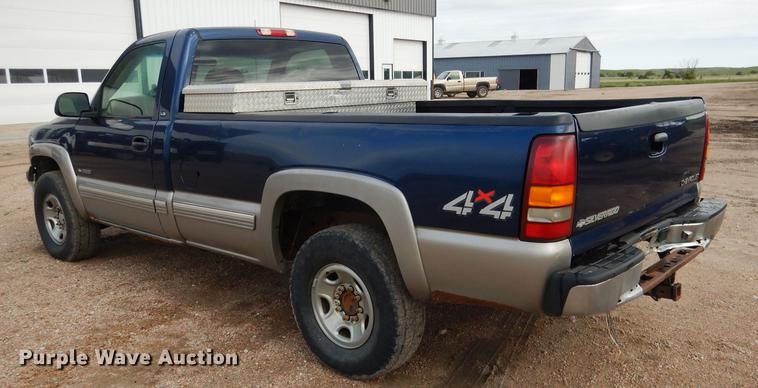 image for item DG5794 2000 Chevrolet Silverado 2500 pickup truck