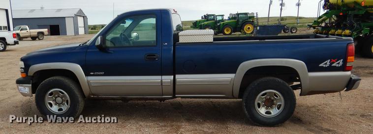 image for item DG5794 2000 Chevrolet Silverado 2500 pickup truck