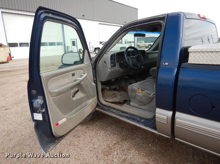 image for item DG5794 2000 Chevrolet Silverado 2500 pickup truck