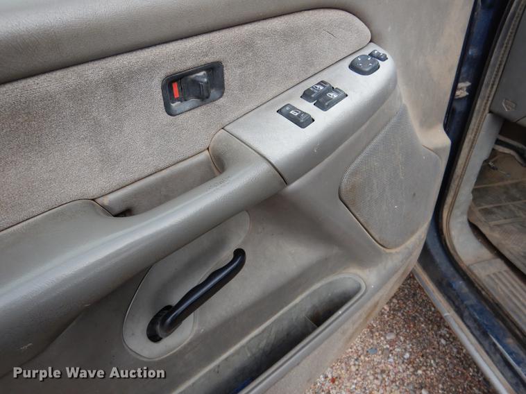 image for item DG5794 2000 Chevrolet Silverado 2500 pickup truck