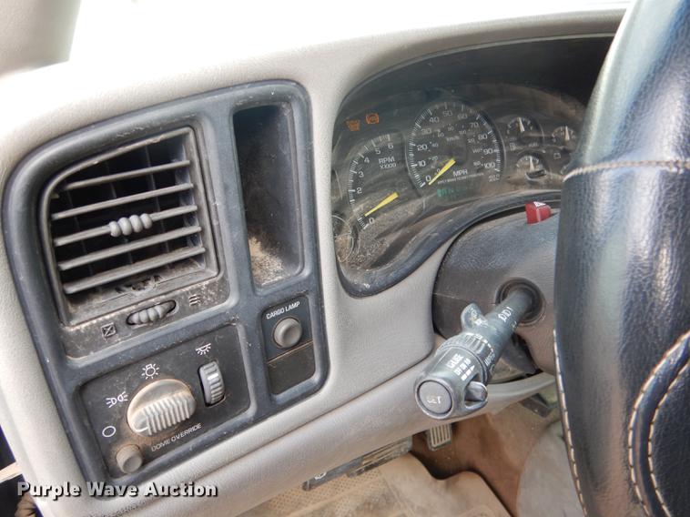 image for item DG5794 2000 Chevrolet Silverado 2500 pickup truck