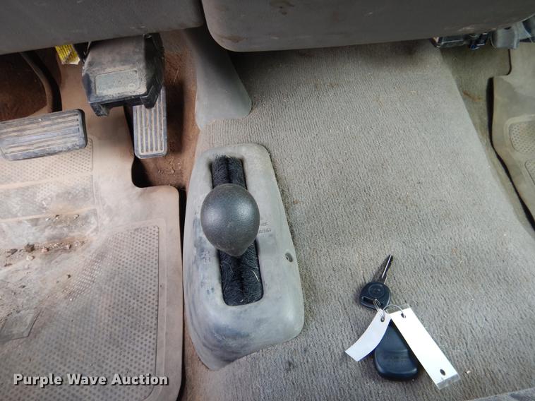 image for item DG5794 2000 Chevrolet Silverado 2500 pickup truck