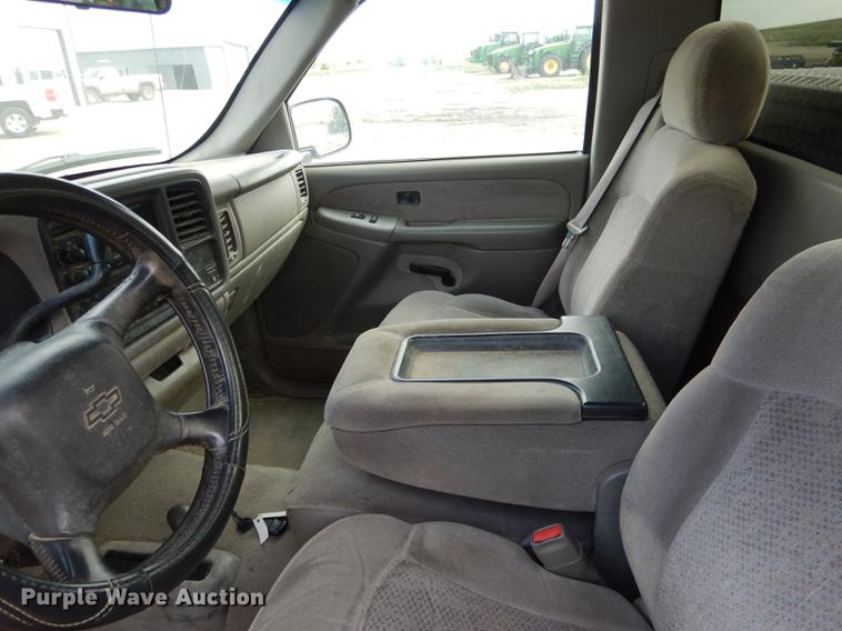 image for item DG5794 2000 Chevrolet Silverado 2500 pickup truck