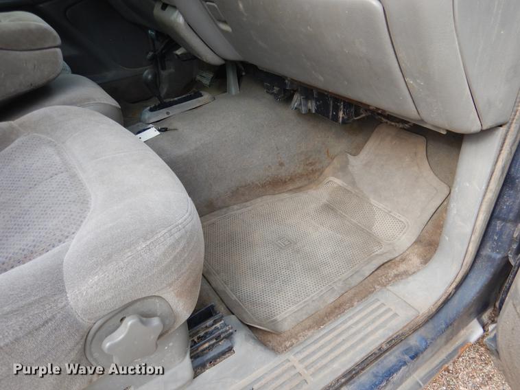 image for item DG5794 2000 Chevrolet Silverado 2500 pickup truck