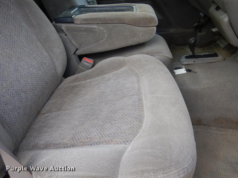 image for item DG5794 2000 Chevrolet Silverado 2500 pickup truck