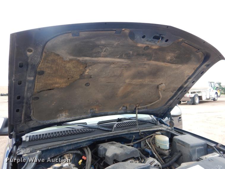 image for item DG5794 2000 Chevrolet Silverado 2500 pickup truck