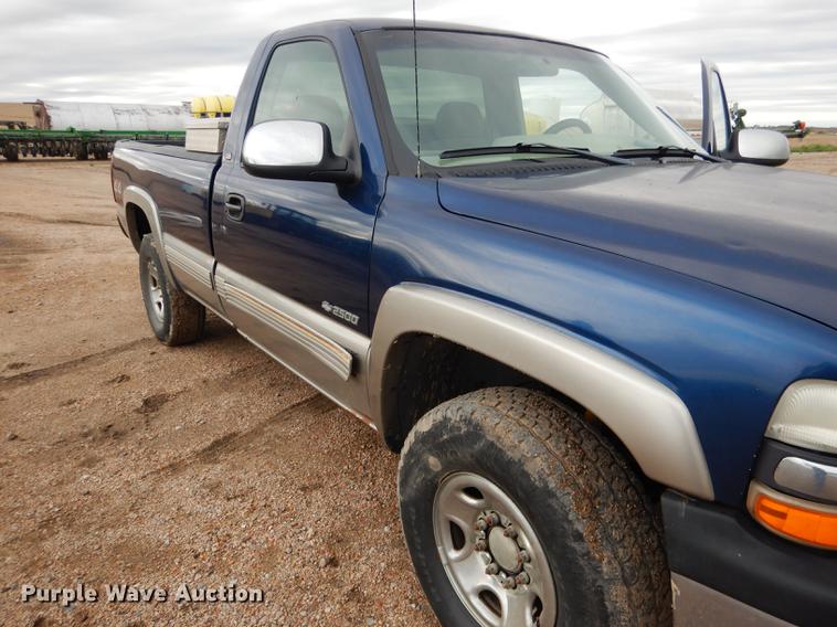 image for item DG5794 2000 Chevrolet Silverado 2500 pickup truck