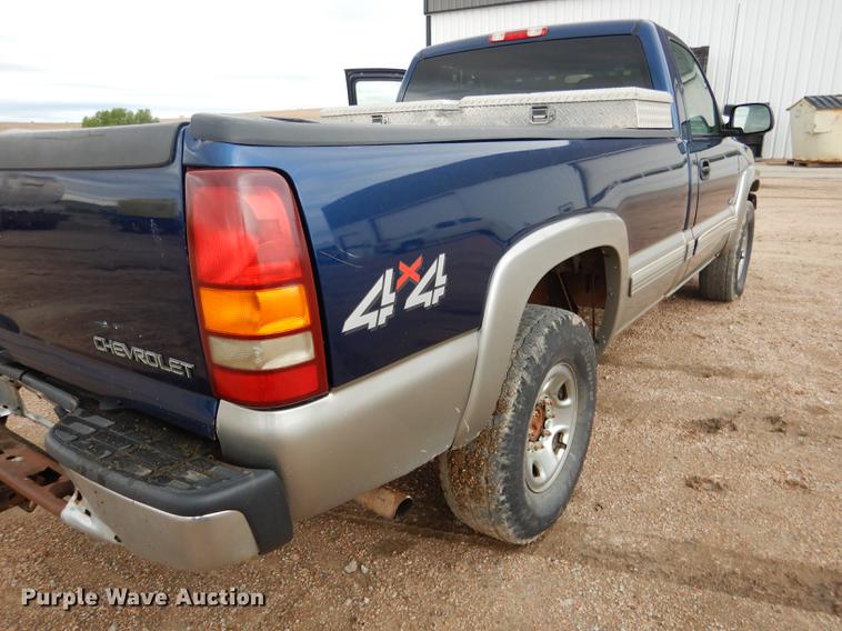 image for item DG5794 2000 Chevrolet Silverado 2500 pickup truck