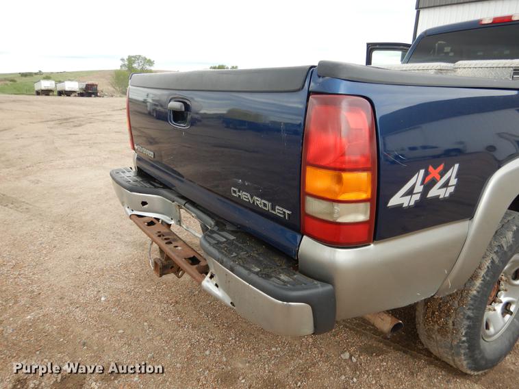 image for item DG5794 2000 Chevrolet Silverado 2500 pickup truck
