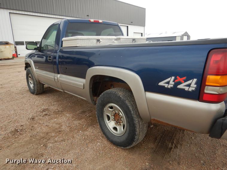 image for item DG5794 2000 Chevrolet Silverado 2500 pickup truck
