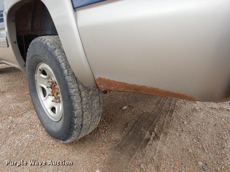 image for item DG5794 2000 Chevrolet Silverado 2500 pickup truck