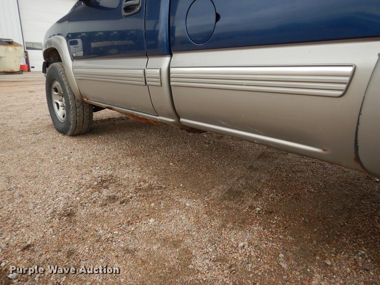 image for item DG5794 2000 Chevrolet Silverado 2500 pickup truck