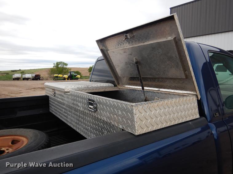 image for item DG5794 2000 Chevrolet Silverado 2500 pickup truck