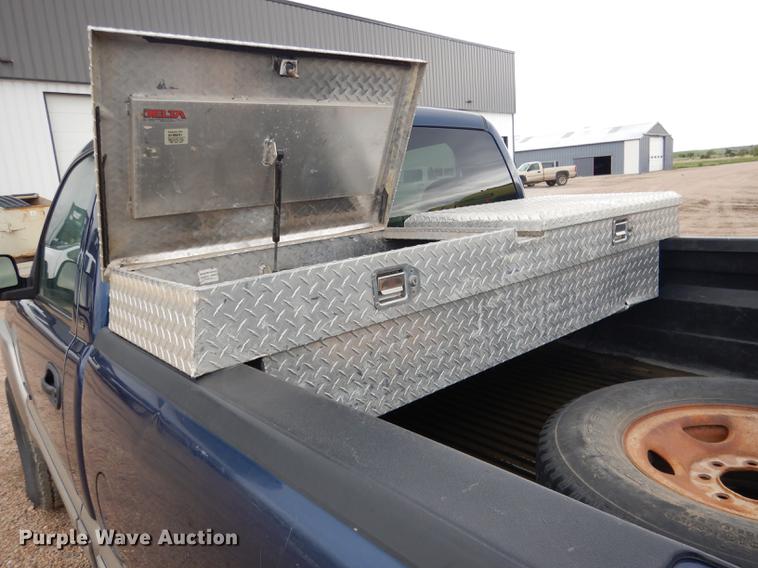 image for item DG5794 2000 Chevrolet Silverado 2500 pickup truck