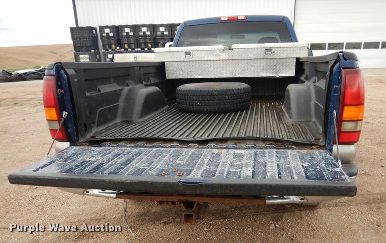 image for item DG5794 2000 Chevrolet Silverado 2500 pickup truck