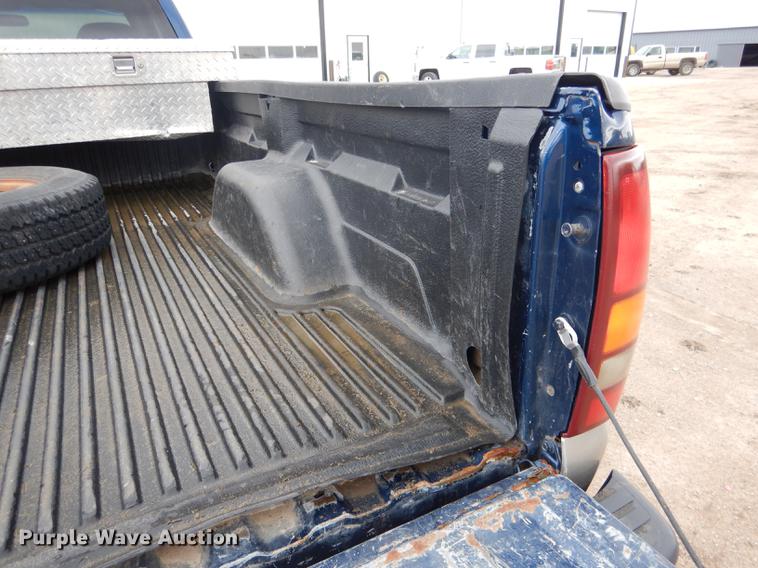 image for item DG5794 2000 Chevrolet Silverado 2500 pickup truck