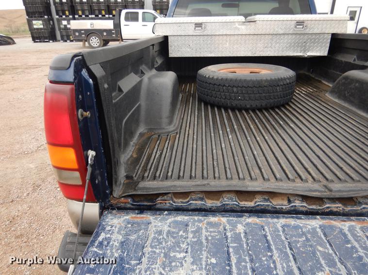 image for item DG5794 2000 Chevrolet Silverado 2500 pickup truck