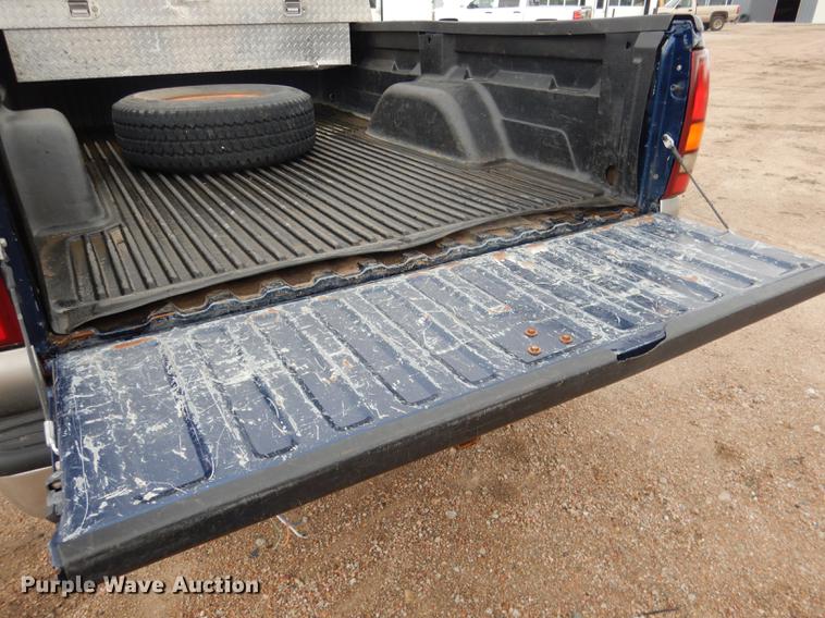 image for item DG5794 2000 Chevrolet Silverado 2500 pickup truck