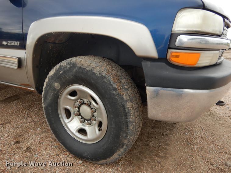 image for item DG5794 2000 Chevrolet Silverado 2500 pickup truck