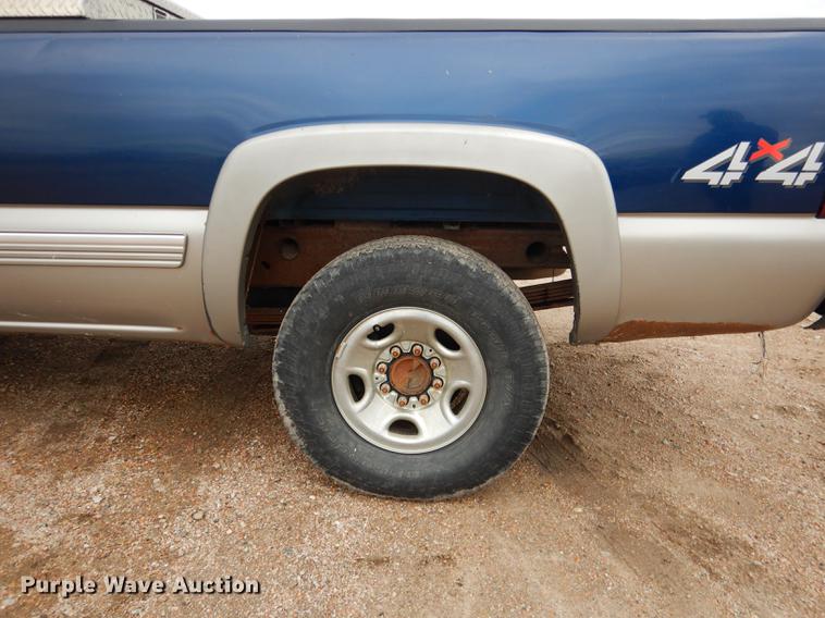 image for item DG5794 2000 Chevrolet Silverado 2500 pickup truck