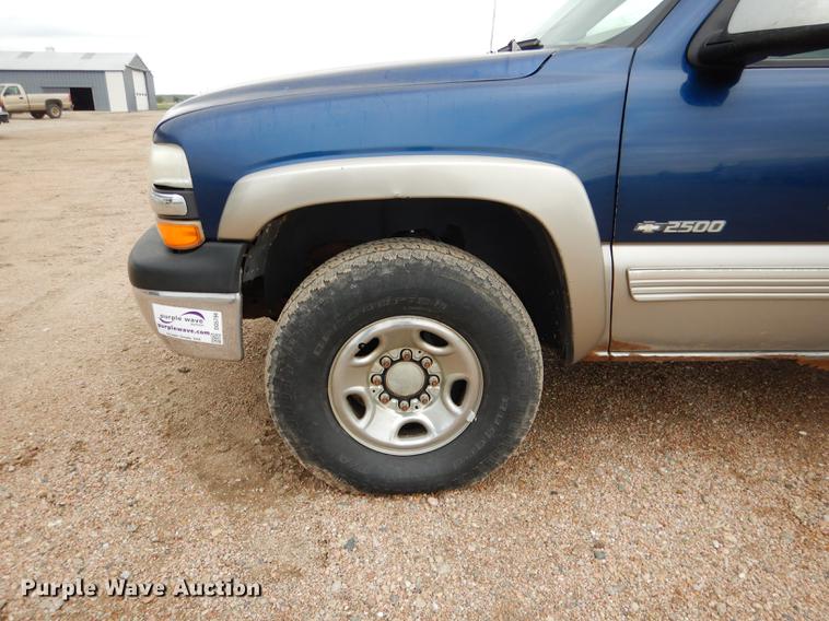 image for item DG5794 2000 Chevrolet Silverado 2500 pickup truck