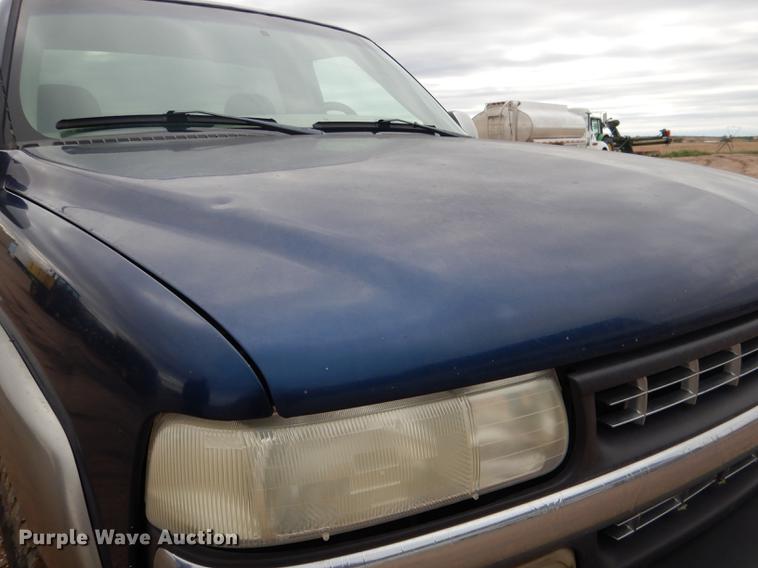 image for item DG5794 2000 Chevrolet Silverado 2500 pickup truck