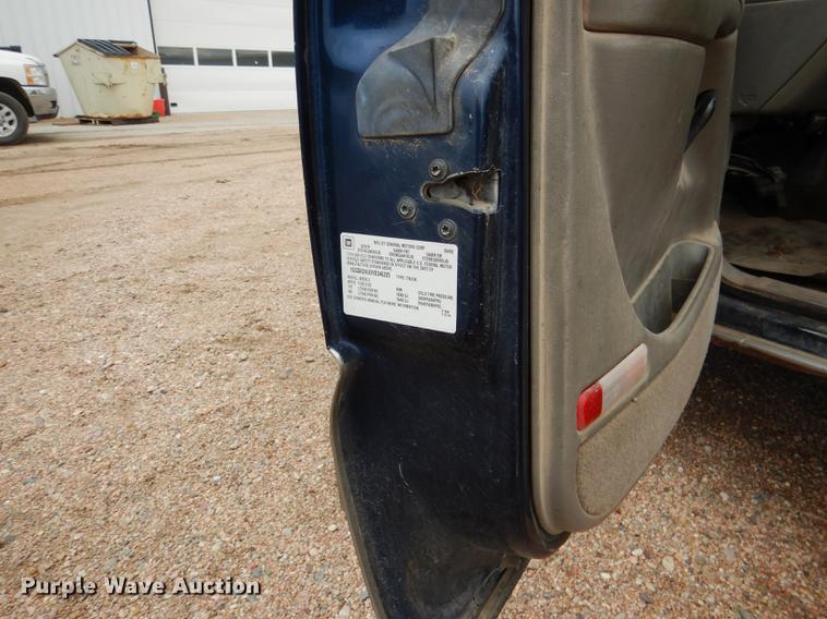 image for item DG5794 2000 Chevrolet Silverado 2500 pickup truck