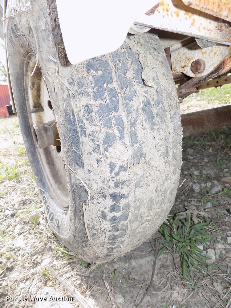 image for item DZ9681 1994 OMC Roughneck 1960H aluminum boat