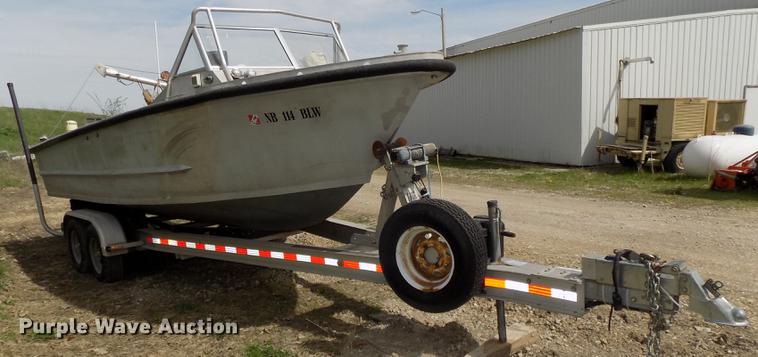 image for item DZ9682 2004 Seamark Kenosha boat