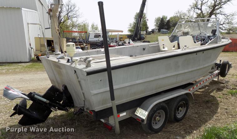 image for item DZ9682 2004 Seamark Kenosha boat