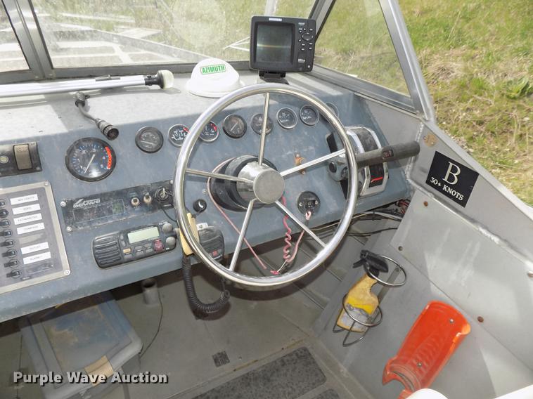 image for item DZ9682 2004 Seamark Kenosha boat