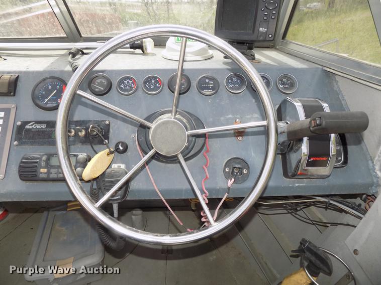 image for item DZ9682 2004 Seamark Kenosha boat