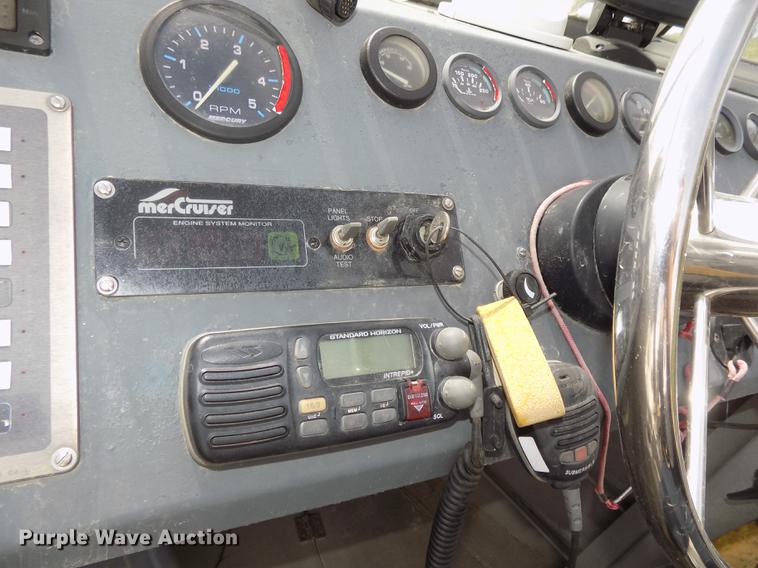 image for item DZ9682 2004 Seamark Kenosha boat