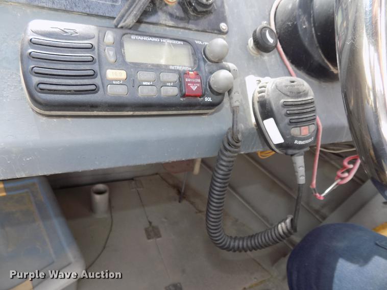 image for item DZ9682 2004 Seamark Kenosha boat