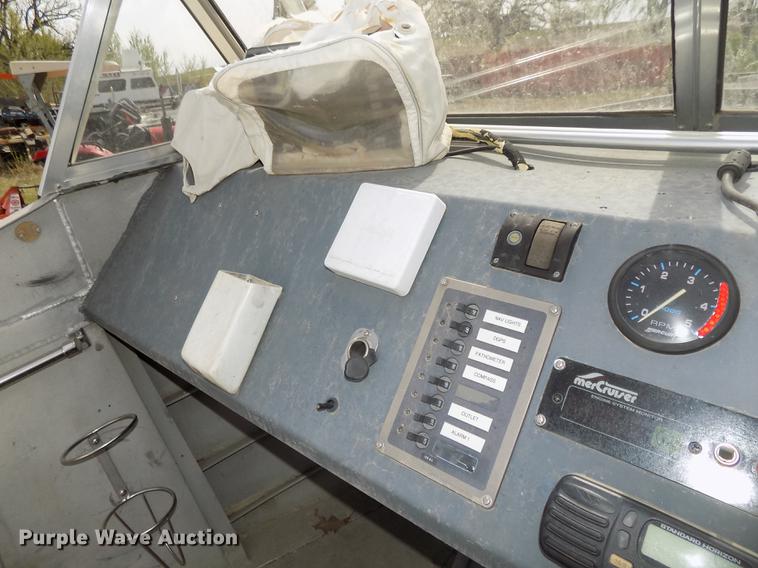 image for item DZ9682 2004 Seamark Kenosha boat