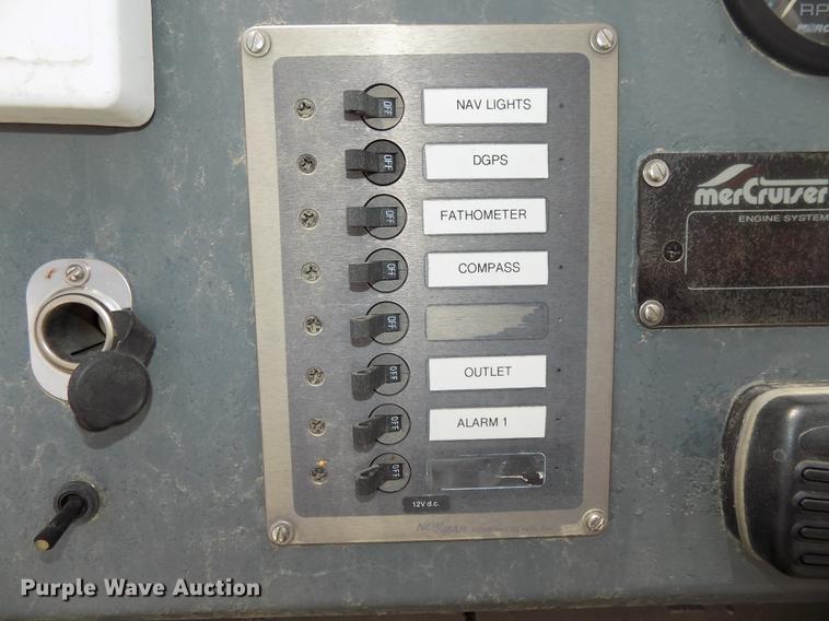 image for item DZ9682 2004 Seamark Kenosha boat